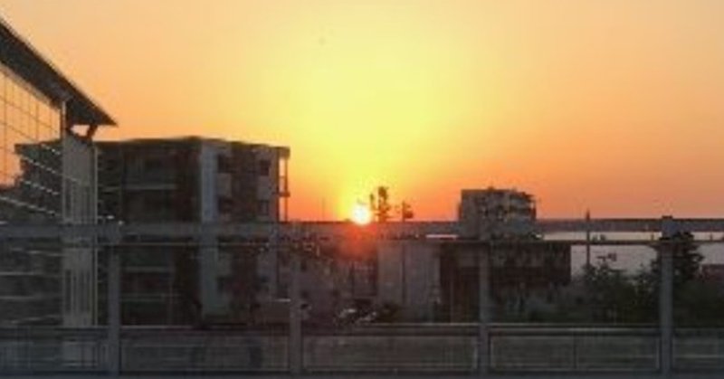 駅前の夕日