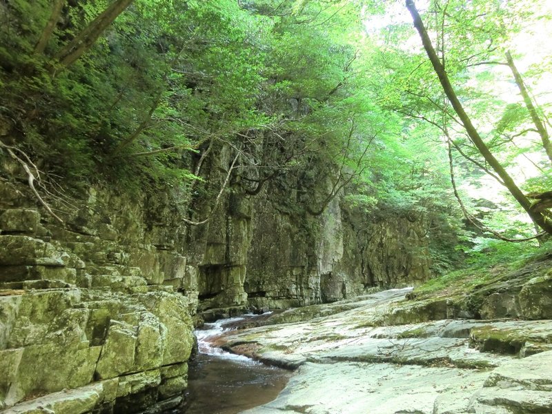 １奇岩が連なる三段峡の絶景