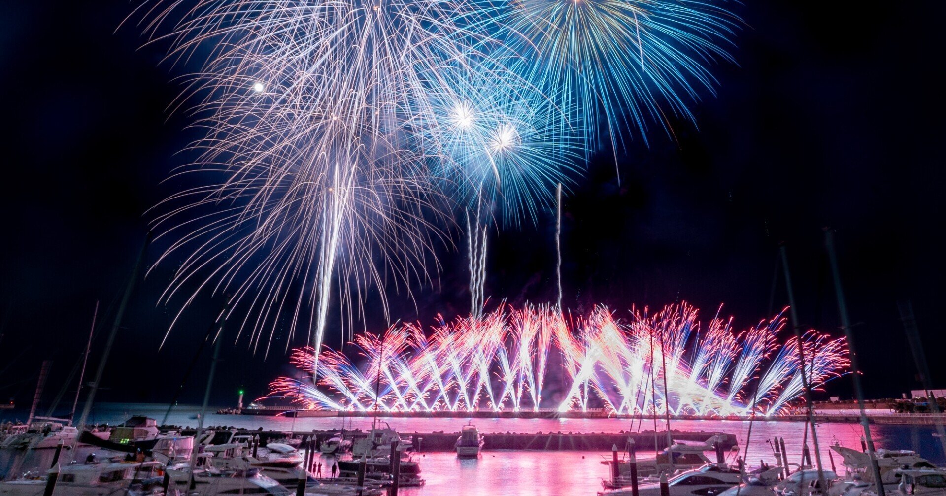 苦しむ日本の花火に一筋の光が見えた熱海の花火大会 文化観光 高付加価値化 事例集 Note 令和3年度 文化庁事業 Note 苦しむ日本の花火に一筋の光が見えた熱海の花火大会 文化観光 高付加価値化 事例集 Note 令和3年度 文化庁事業 Note