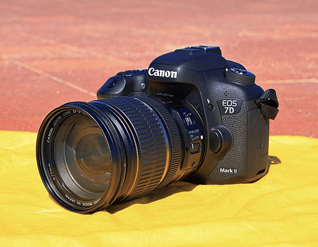 宅配便配送 ❤️Canon EOS 7D Mark II❤️高画質 高速連❤️バック付