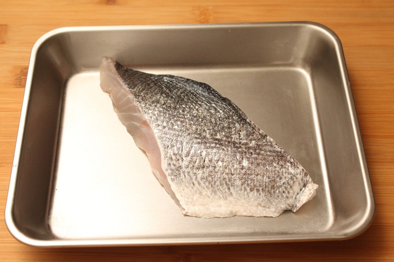 スズキのオイル焼きの作り方 樋口直哉 Travelingfoodlab Note スズキのオイル焼きの作り方 樋口直哉 Travelingfoodlab Note