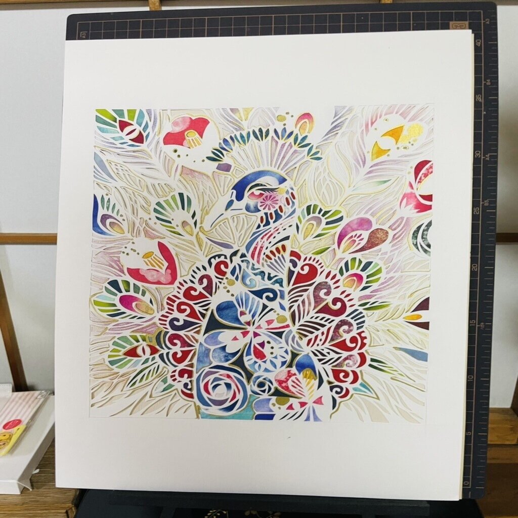 孔雀と花と竹林の切り絵 - メルカリ