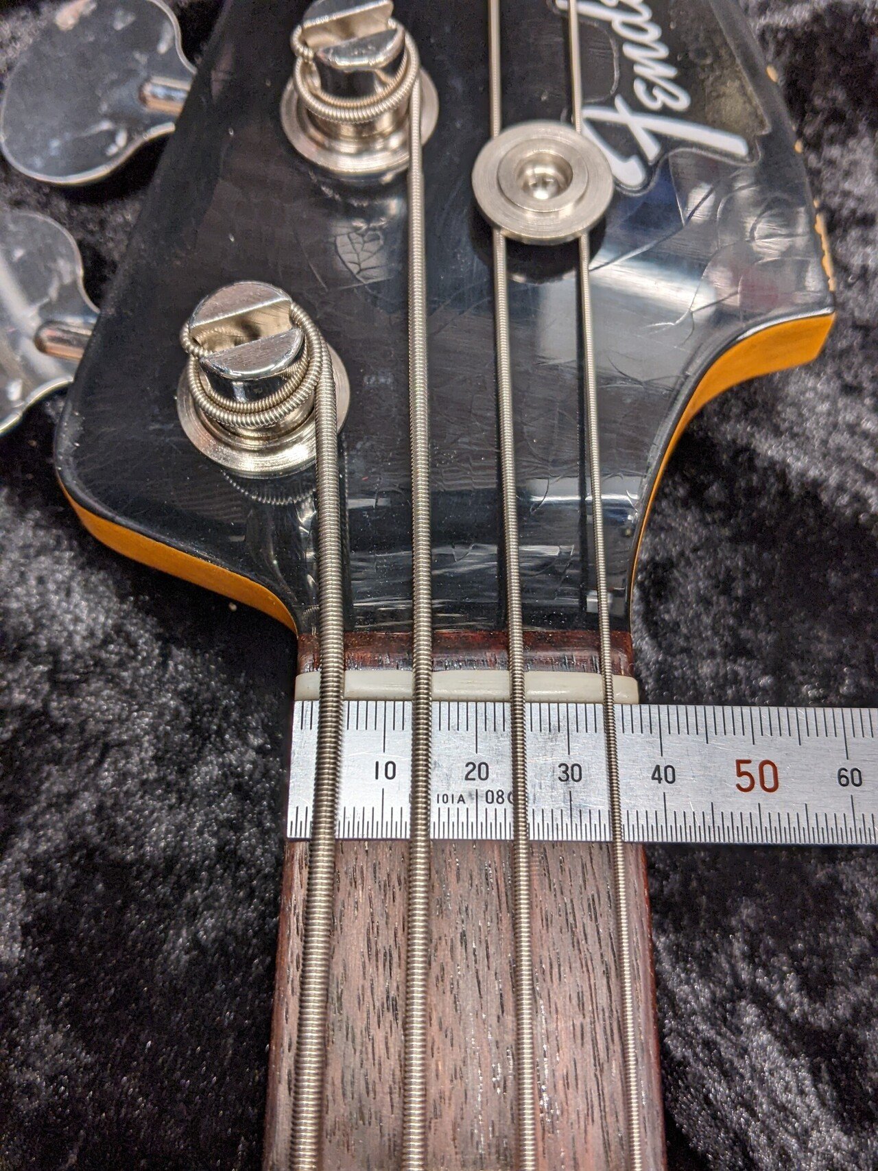 Fender Custom Shop “1968 Precision Bass Relic -Black over Pink