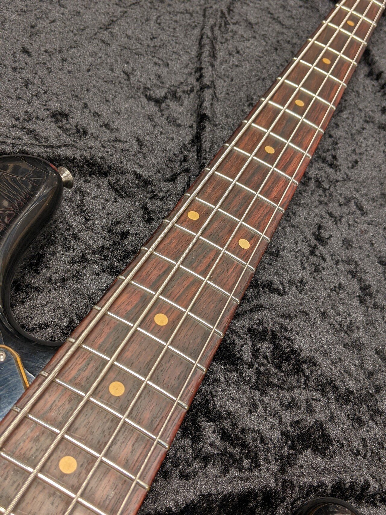 Fender Custom Shop “1968 Precision Bass Relic -Black over Pink