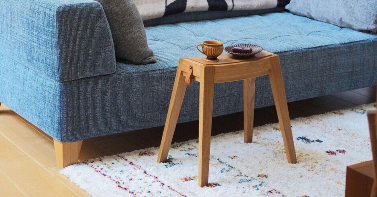 木目が美しいシンプルデザインのスタッキングスツール｜sarasa design
