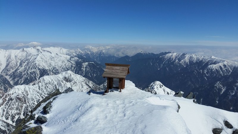 冬の槍ヶ岳から見る景色