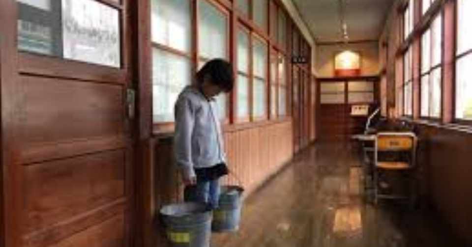 未だに罰として廊下でバケツを持たせている学校がある ヒロナカケン Note