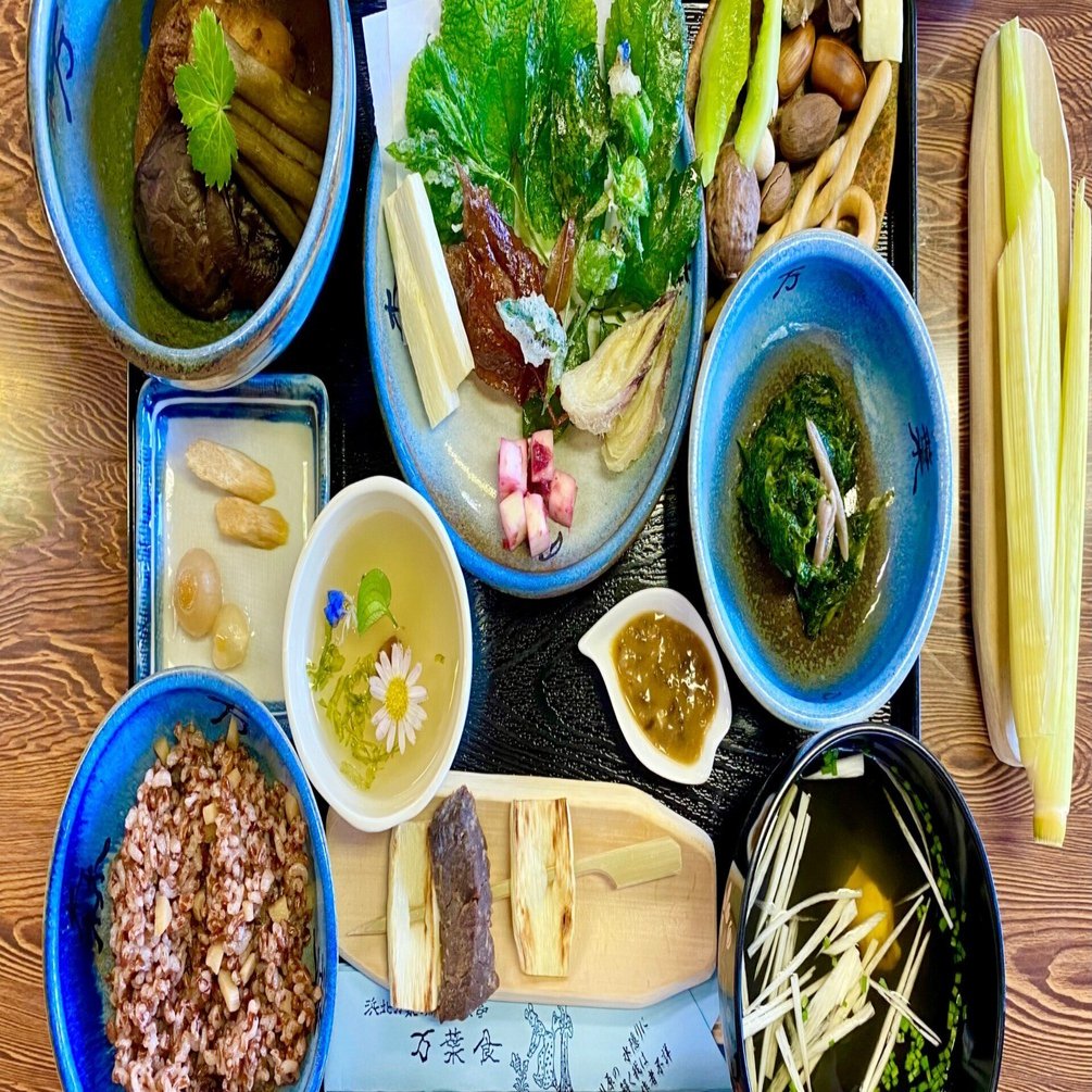 マコモダケ」でおなじみ！『万葉集』にも詠まれている植物「マコモ