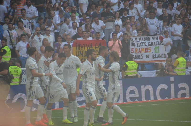 ゴールを決めて喜ぶレアルマドリードの選手たち