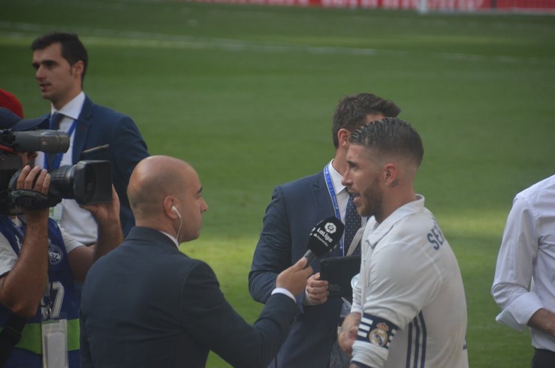 インタビューをうけるセルヒオ・ラモス