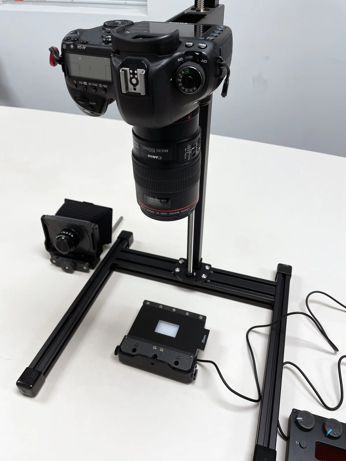 コンパクトな引き伸ばし機「The Intrepid Compact Enlarger」が届いた 