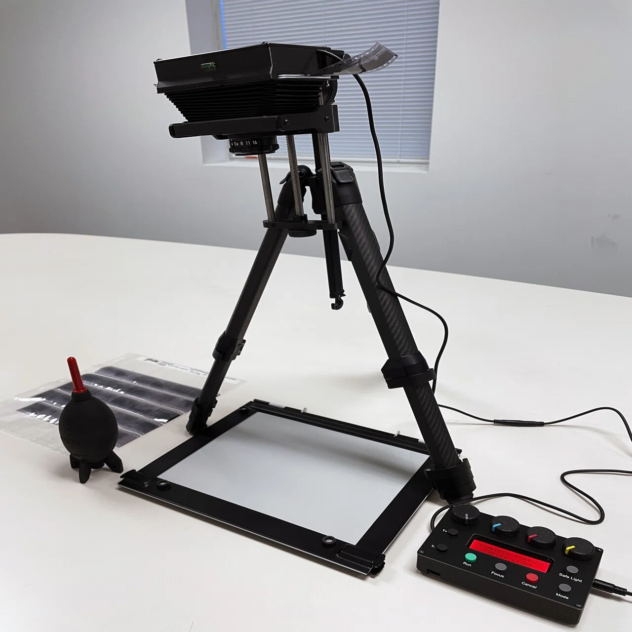 コンパクトな引き伸ばし機「The Intrepid Compact Enlarger」が届いた 
