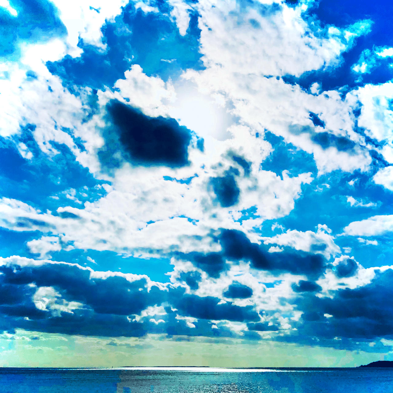 天高く広がる冬の空と祈り 高低差のある雲があるからこそ 冬の空はどこまでも広がっているように感じられる 入道雲があり迫力のある夏の空も気持ち良いが 冬の空ならではの楽しみもある こういった空模様 シンヤ 仮 の羅針盤 325本投稿中 Note 天高く広がる冬の空と祈り 高低差のある雲があるからこそ 冬の空はどこまでも広がっているように感じられる 入道雲があり迫力のある夏の空も気持ち良いが 冬の空ならではの楽しみもある こういった空模様 シンヤ 仮 の羅針盤 325本投稿中 Note