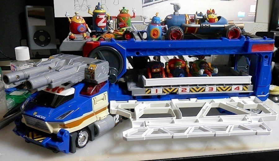 トミカハイパーブルーポリスのキャリアランナー｜若狭たけし