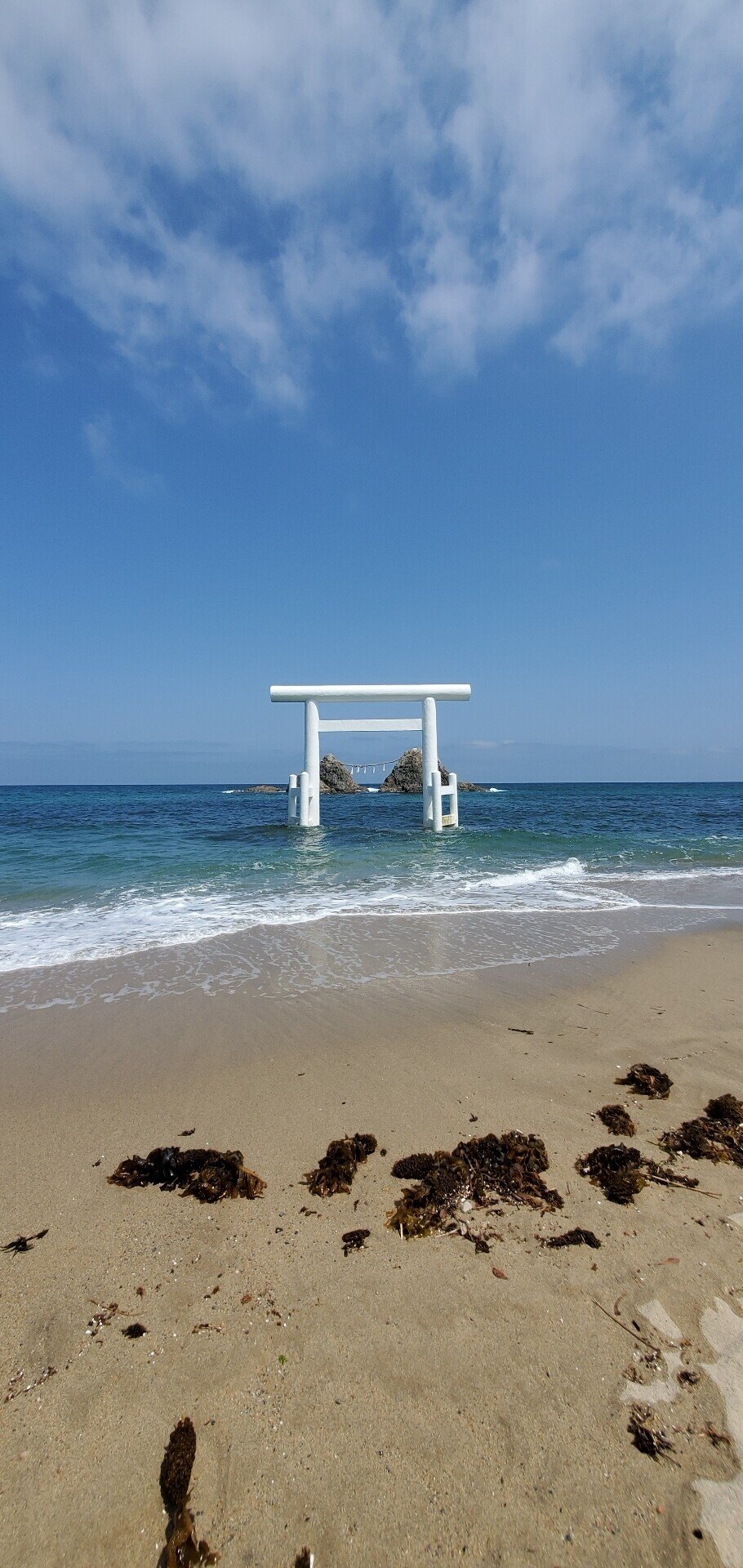 青い海 白い鳥居と夫婦岩 糸島 大宰府天満宮 福岡 Mon Chan Note
