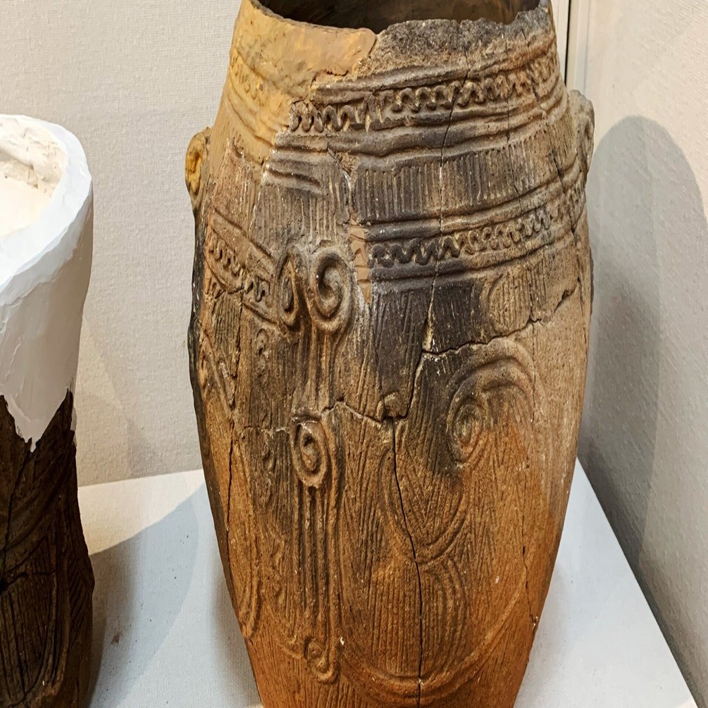 松本周辺で流行った唐草文土器を見るー松本市梓川アカデミア館