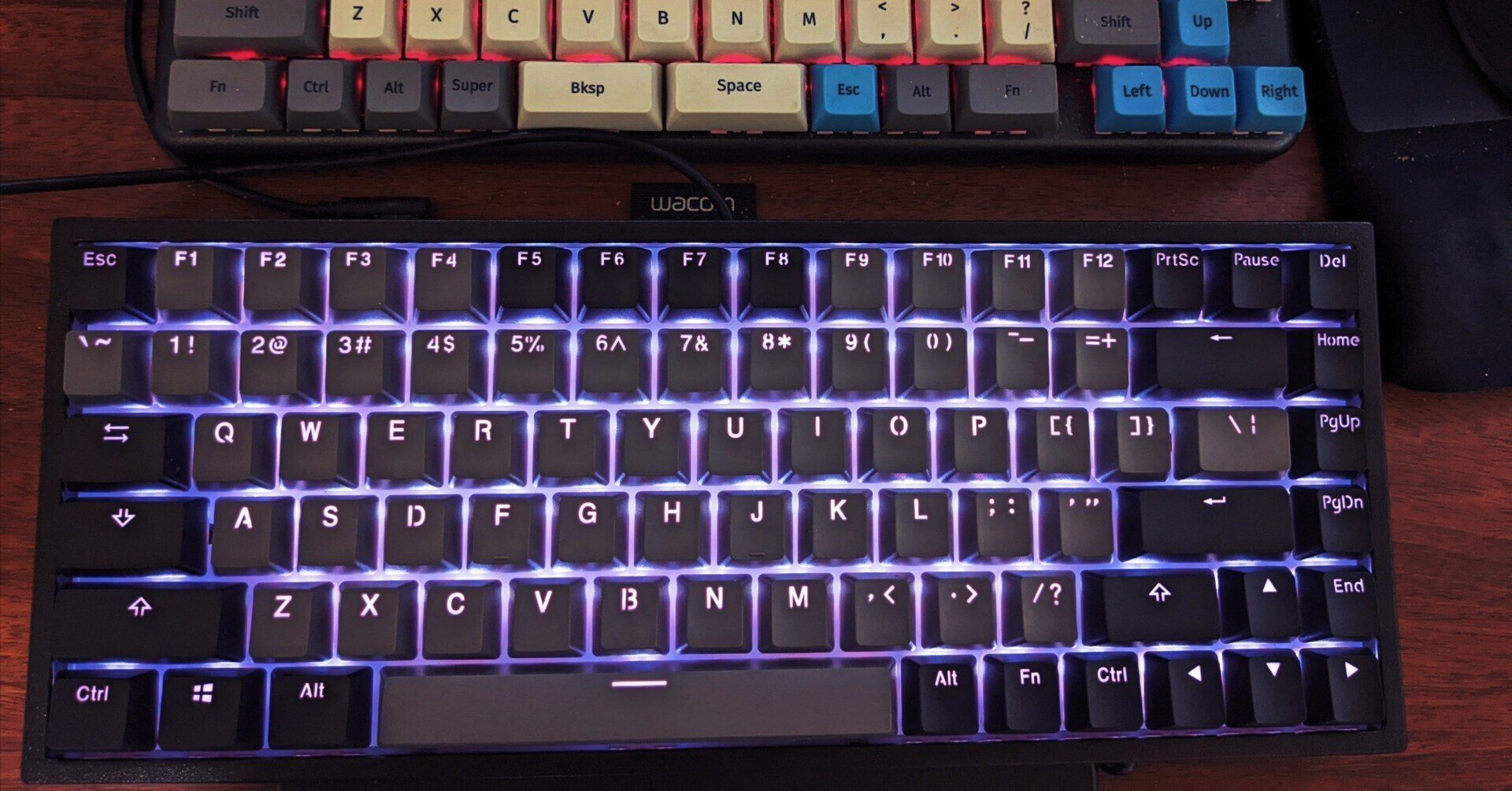 EPOMAKER EP84 赤軸 メカニカルキーボード | EPOMAKER EP84 84キー有線メカニカルキーボード RGBバック