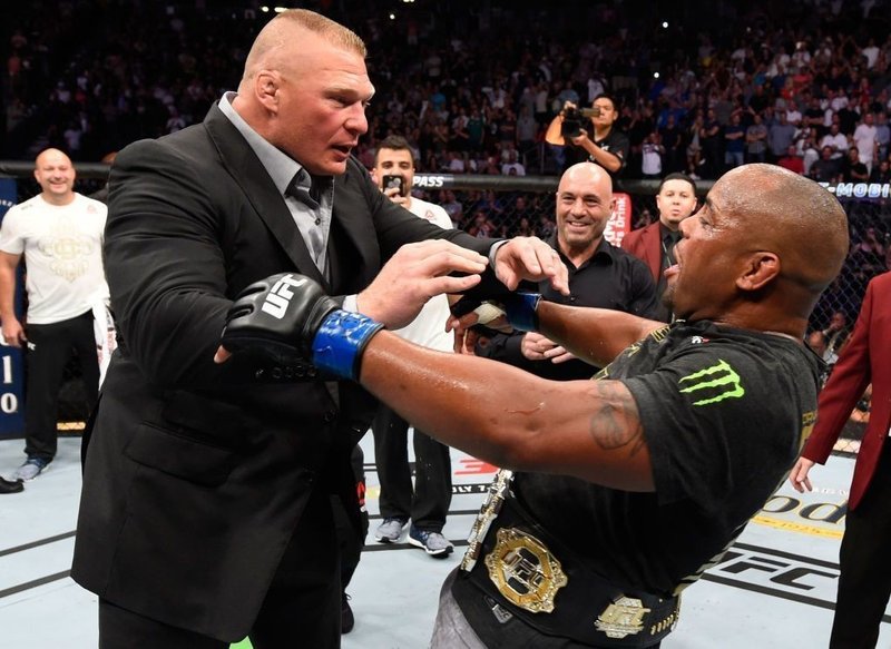 Ufc コーミエーが二階級同時制覇 ミオシッチを1ラウンドkoし ブロック レスナーよ 俺にかかってこい 7 7 Ufc 226 ゴング格闘技 Note