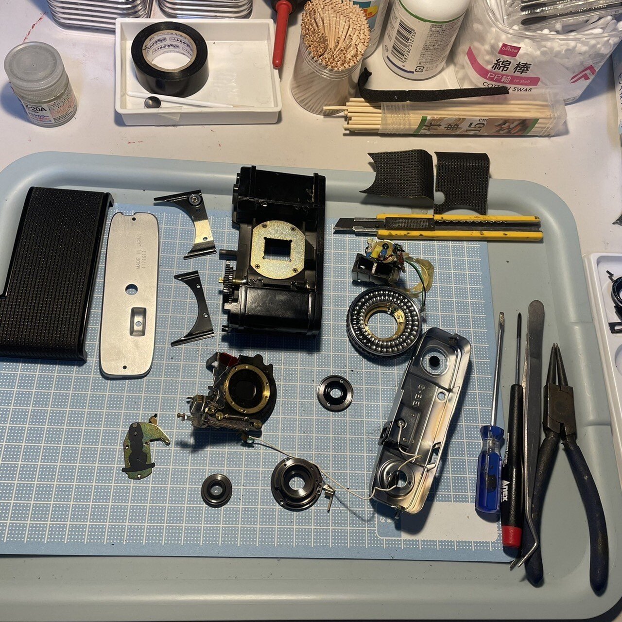 OLYMPUS PEN-EE3の分解です。 興味のある方、お暇な方はご覧くだ…｜ご