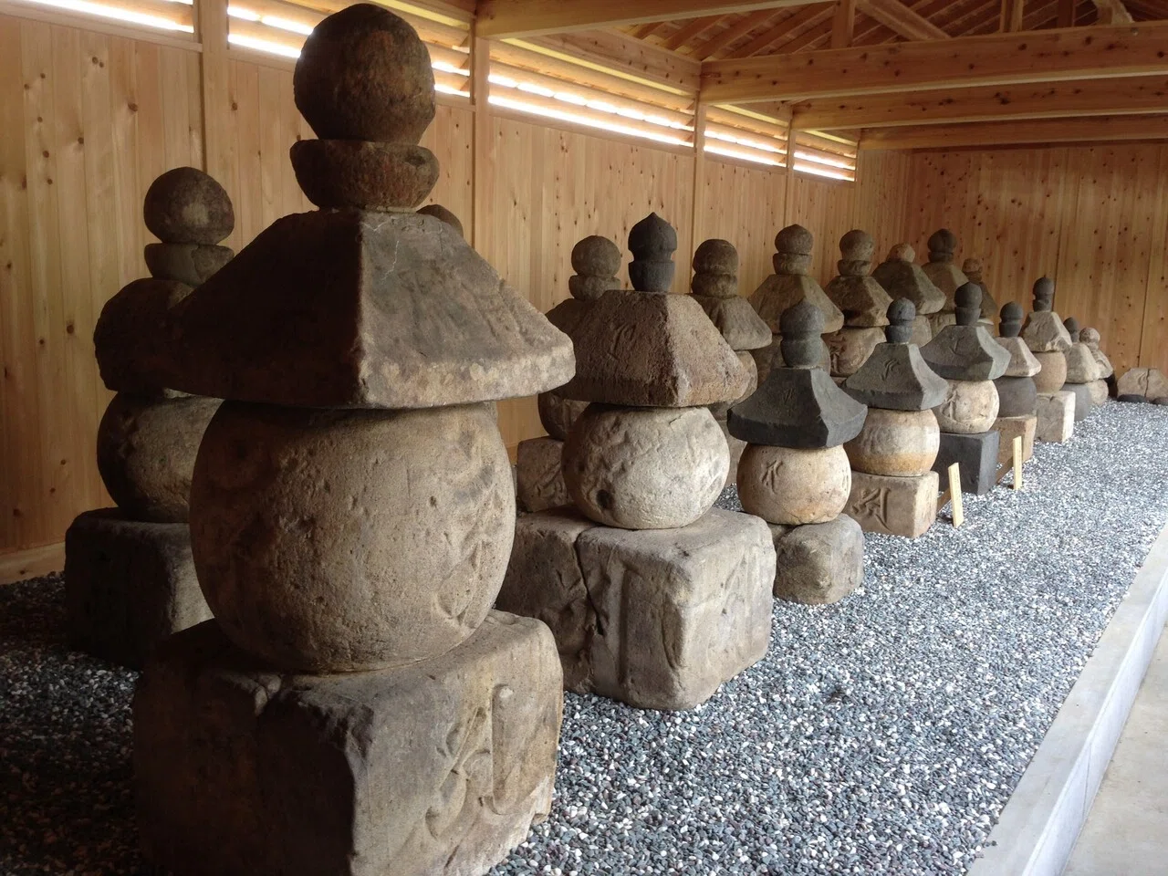 北関東の石造物㊵：光得寺五輪塔群（足利氏・高氏墓所）｜綾