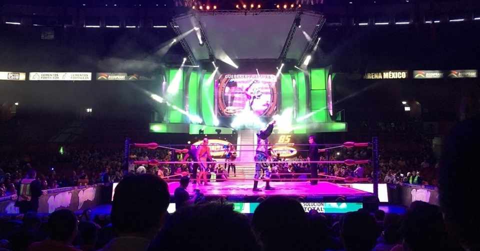 ルチャ リブレと白いタコス屋台 まそん Mascara Sonrisa Note