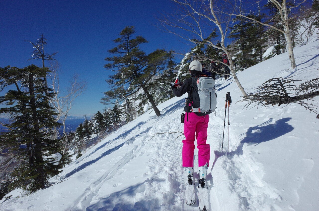 滑って】群馬スノートリップ 僕らのバックカントリースキーの原点｜kakuta