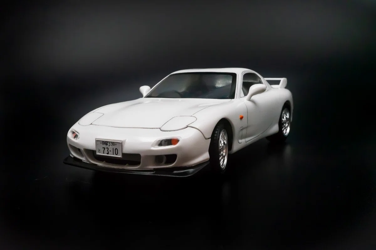 いま一番飛んでいて欲しい車のプラモデル：安室透のRX-7｜ぬのむ