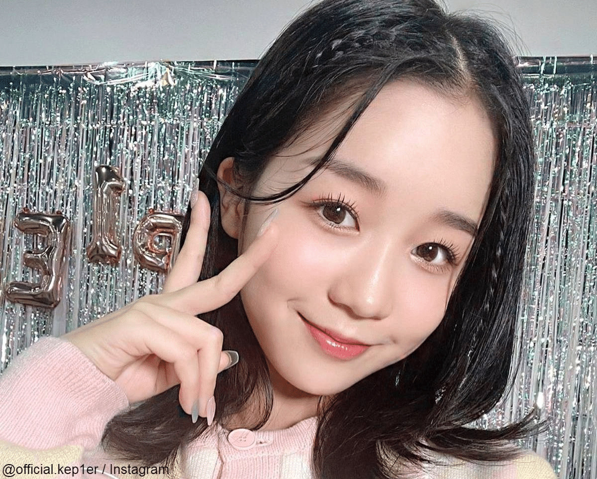 宮崎瑠衣顔アップ ルームをペタペタ☆初夏のペンギン大行進｜SHOWROOM(ショールーム)