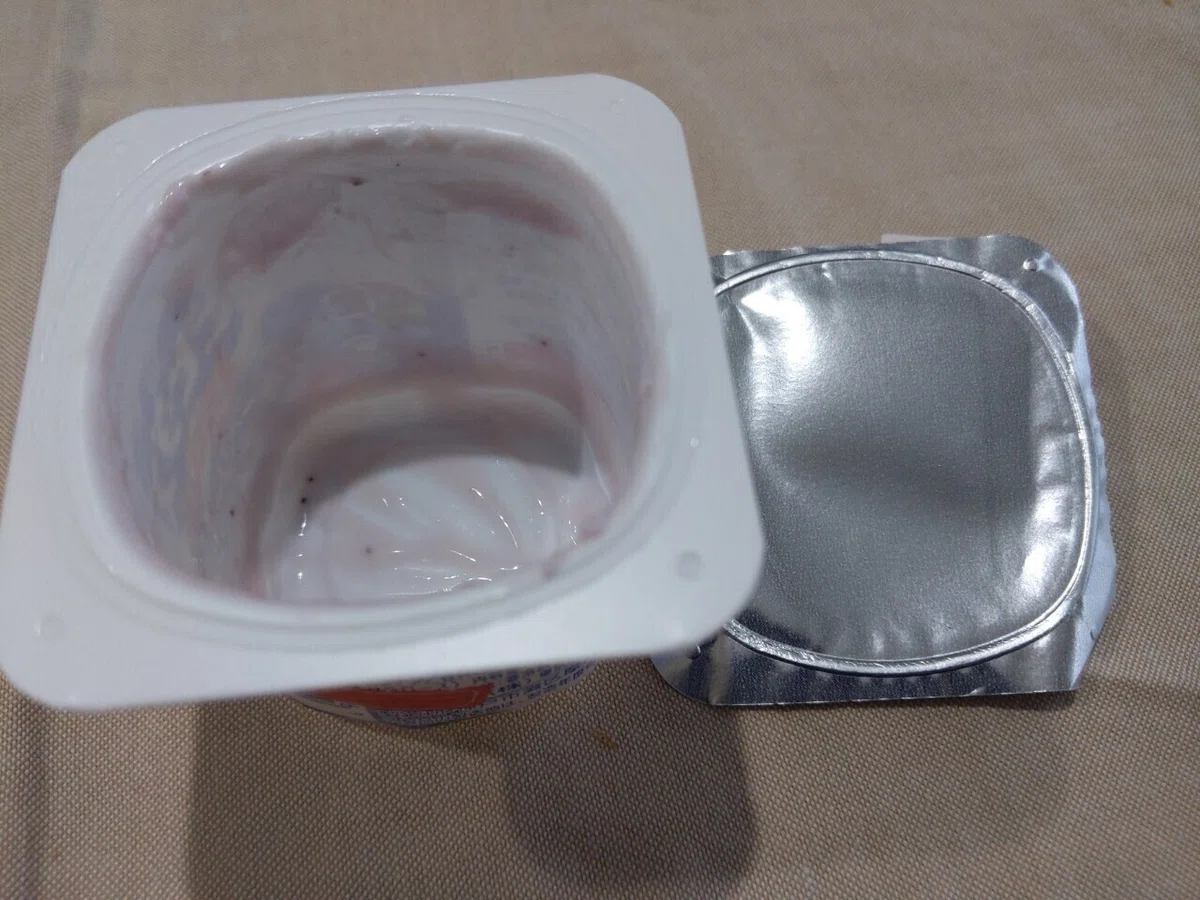 ヨーグルトの蓋中途半端どっちつかず