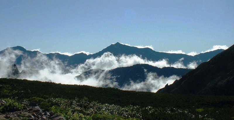 鹿島槍ヶ岳を望む