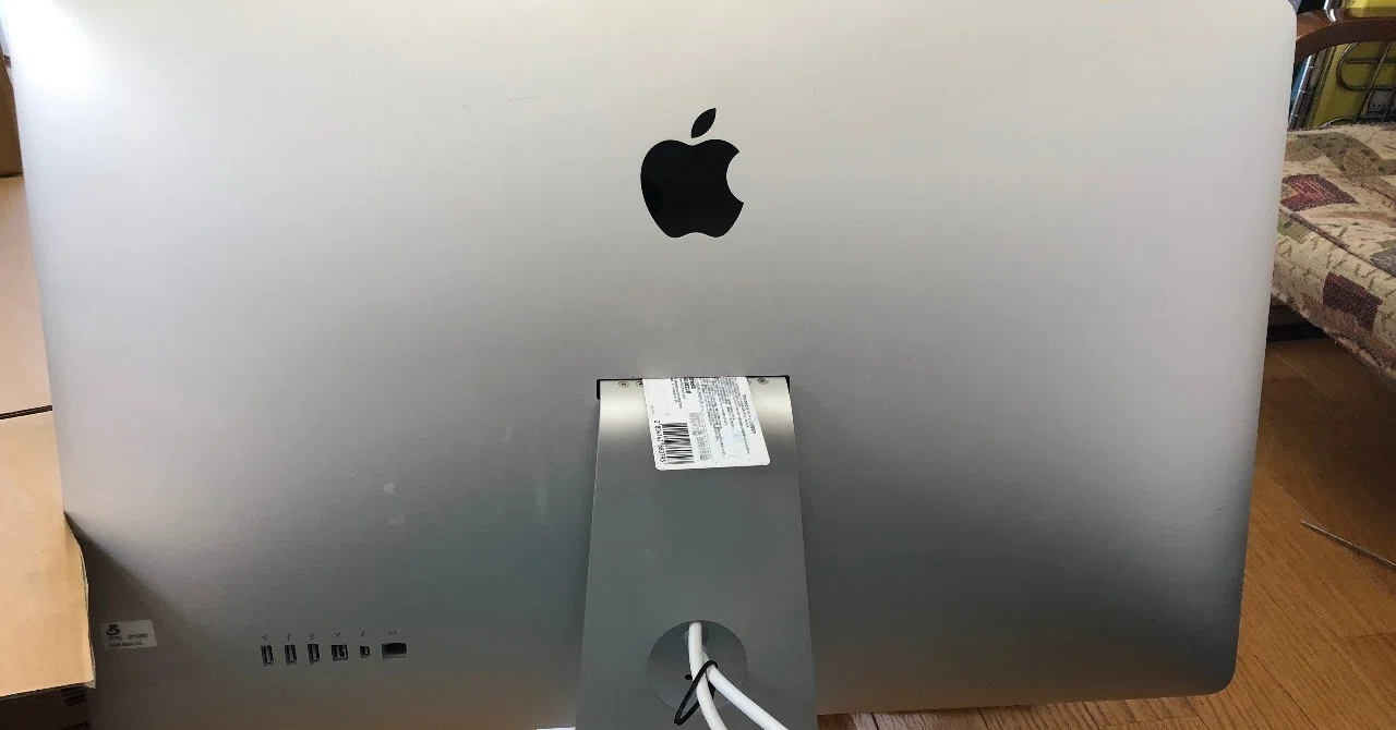 Nata様iMac 27インチ, 5K, あばれる core i9, モニターアームなし