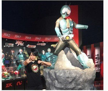 仮面ライダーの真似をする中島健人がウッキウキでワロタ笑 ケンティーは平成ライダーの龍騎のファンでもあるんだよね 実際過去のmステでもナイトの変身ポーズを真似してる 遊戯王 の海馬と幽遊白書の飛影が好きと エルケン Note 仮面ライダーの真似をする中島健人がウッキウキでワロタ笑 ケンティーは平成ライダーの龍騎のファンでもあるんだよね 実際過去のmステでもナイトの変身ポーズを真似してる 遊戯王 の海馬と幽遊白書の飛影が好きと エルケン Note