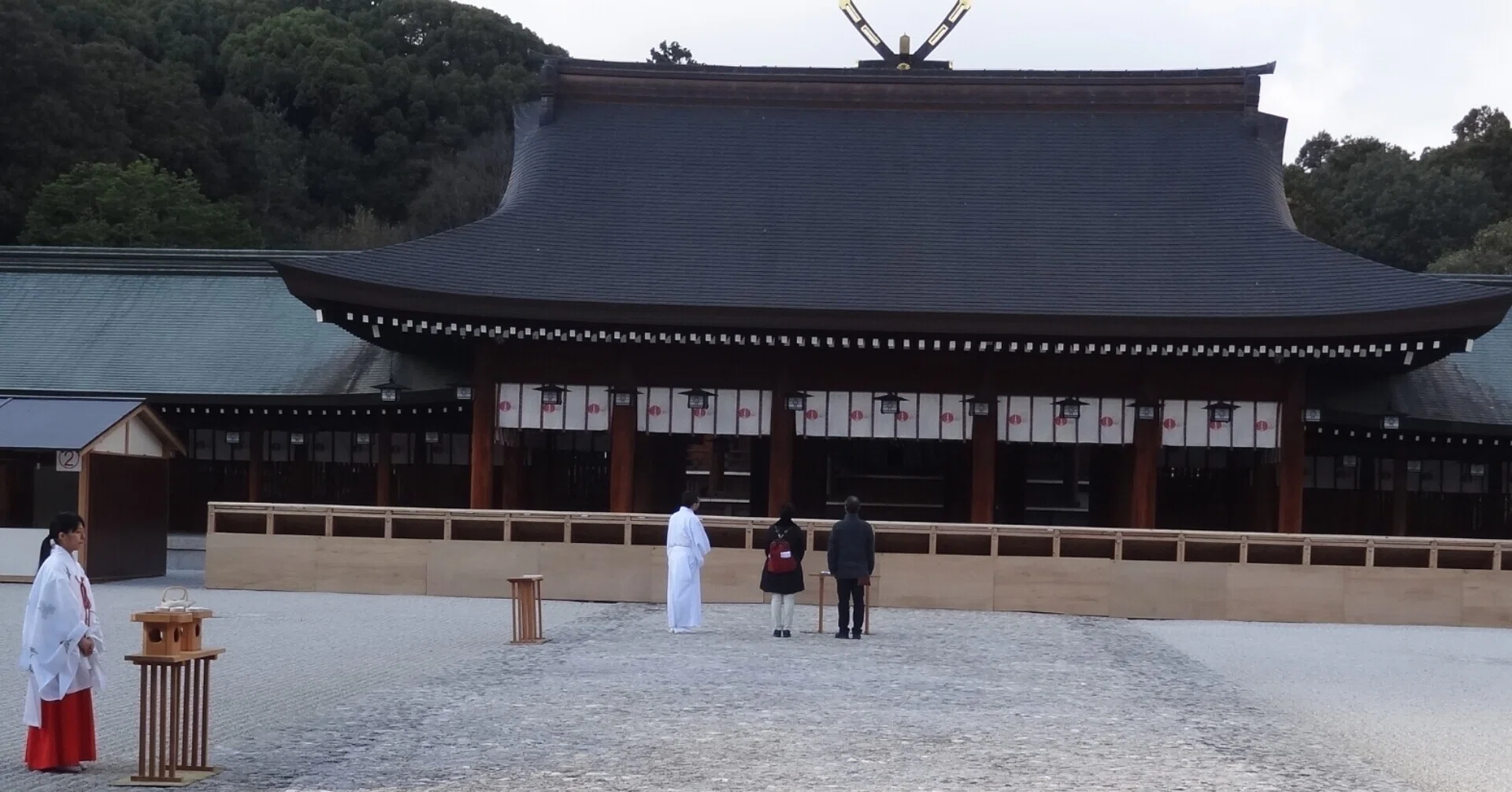 京都御所の本殿・文華殿「橿原神宮・神武天皇陵」は初代天皇を祀る