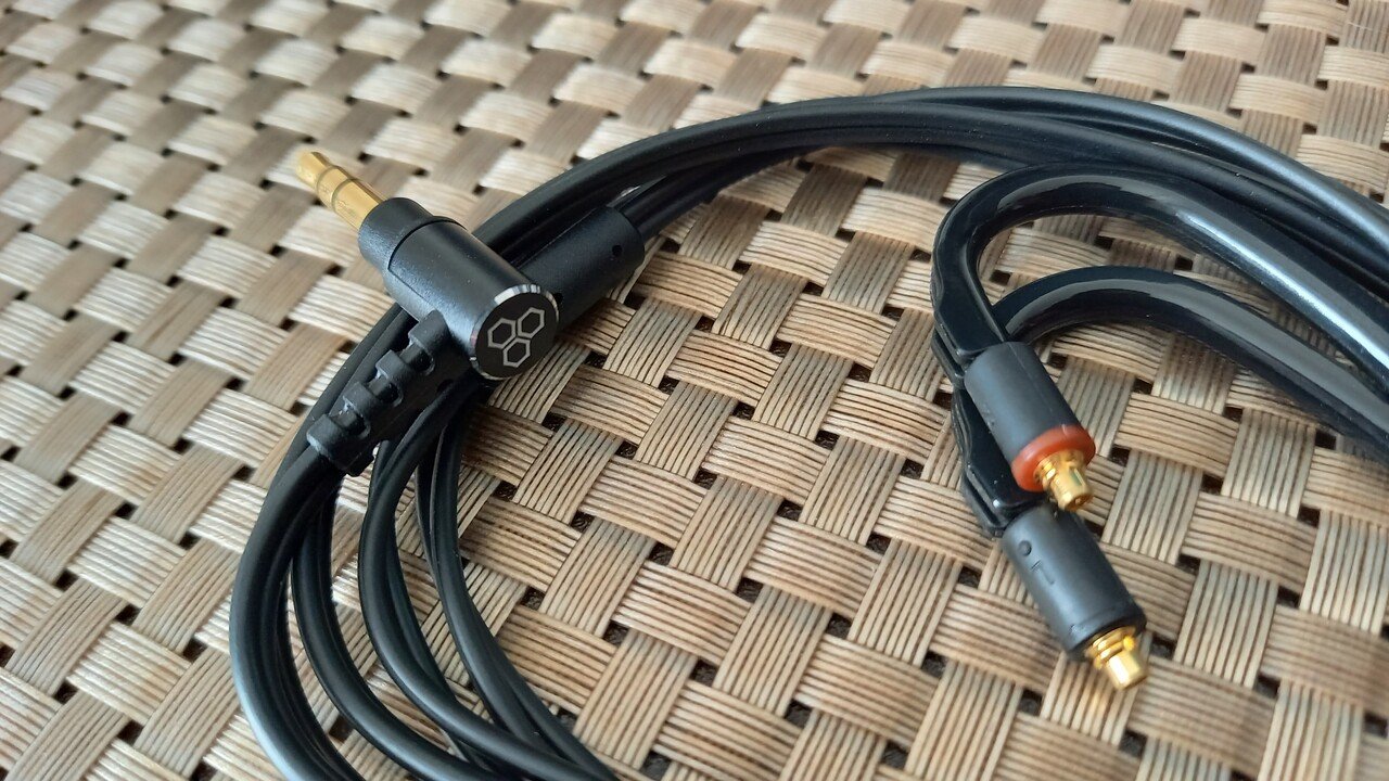 MMCXリケーブルの世界へ入門してみた｜アオスズメ