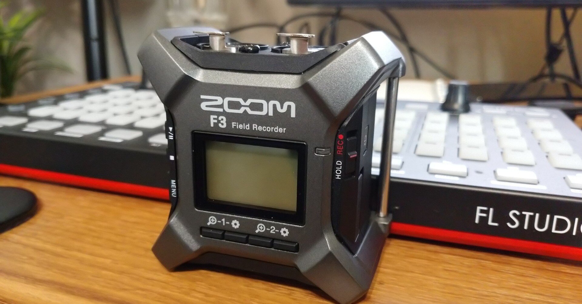 ZOOM F3 フィールドレコーダー』ファーストインプレッションレビュー 