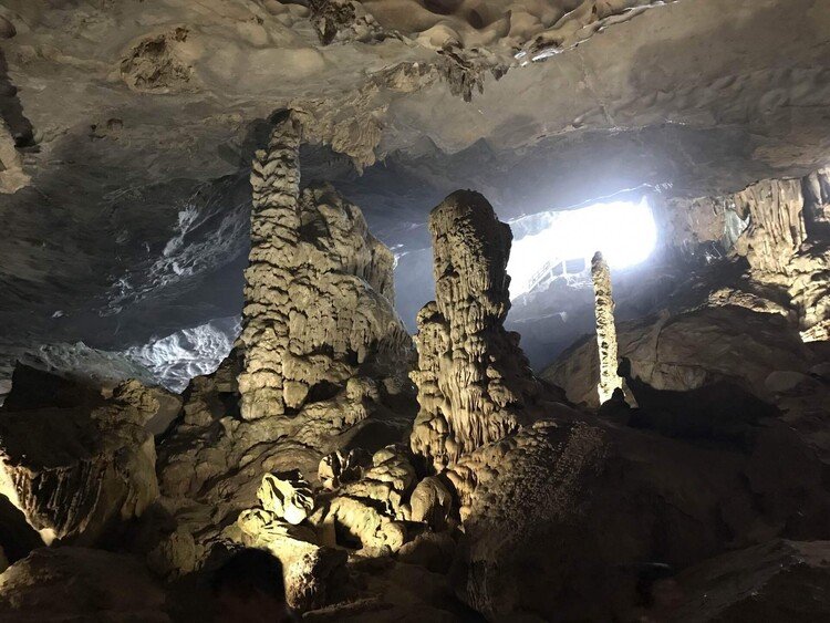 ハロン湾のティエンクン洞窟！ハロン湾にある鍾乳洞。天宮という名の鍾乳洞内は、星座のように各岩の名前がついているそうです。　https://note.com/kazubo183/m/m0342f2136cc2