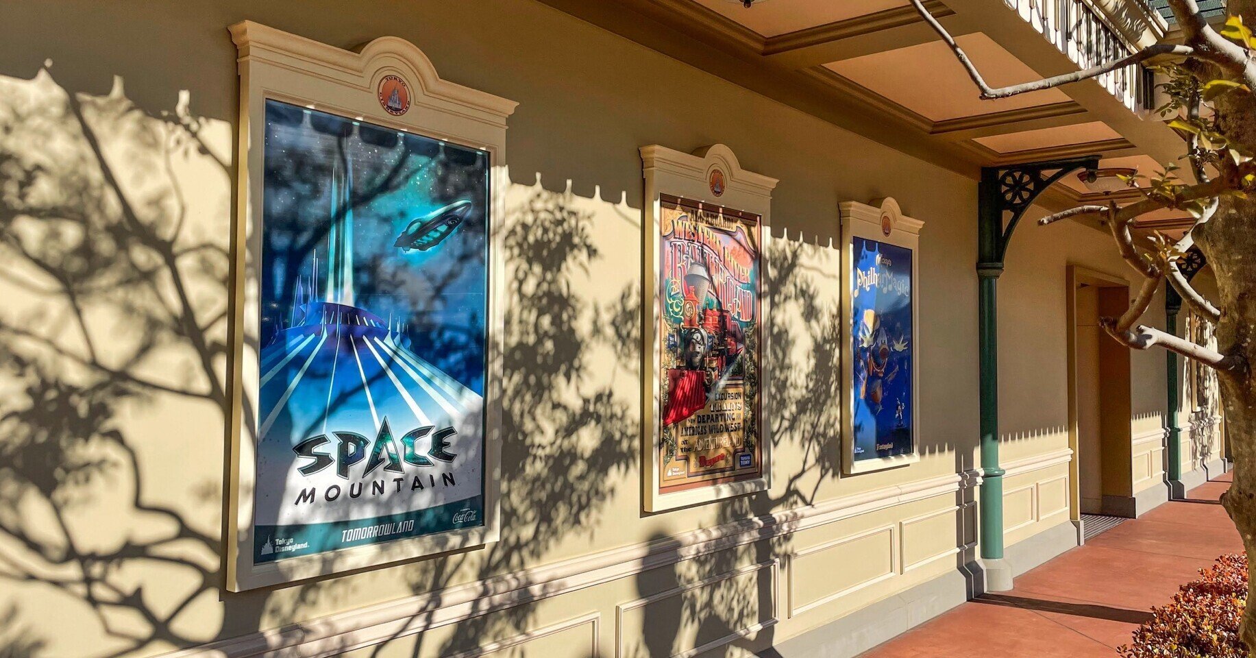 一日の計はポスターにあり ディズニーランドの入り口で Tamifurud たみふるd Note 一日の計はポスターにあり ディズニーランドの入り口で Tamifurud たみふるd Note