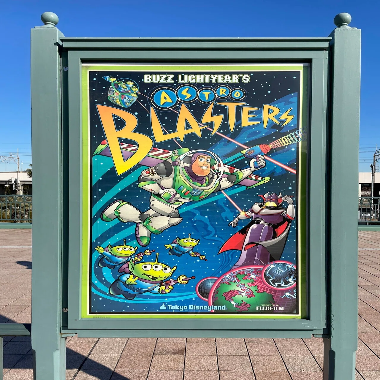 現代にポスターは必要か？【ディズニーランドの入り口で② 