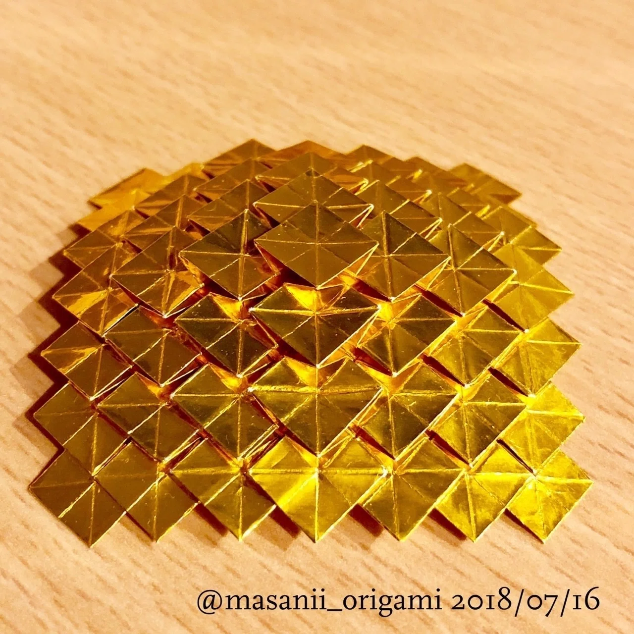 金色 の 折り紙