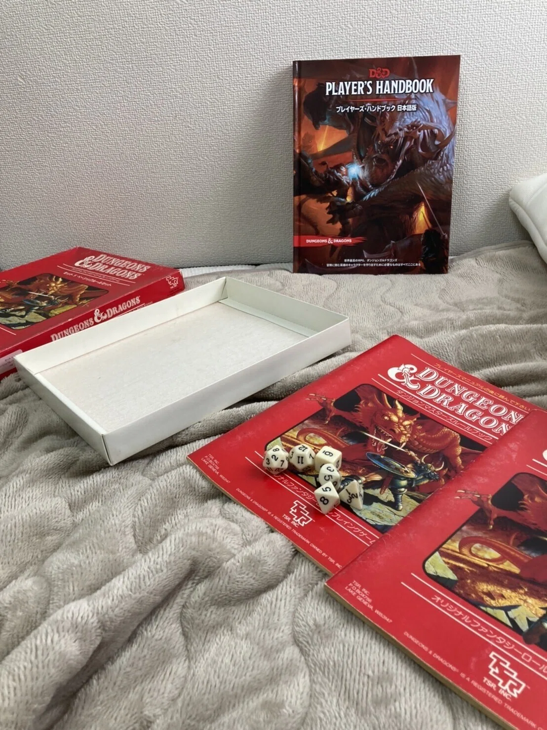2001年生まれの大学生が世界初のTRPG「初代D＆D赤箱」を開けてみた 
