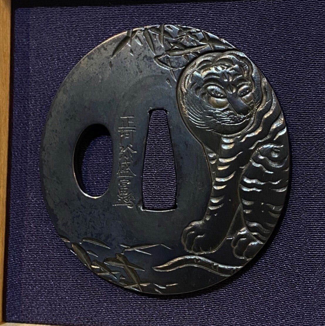鍔　獅子牡丹図 鍔 獅子牡丹図 獅子牡丹図透鐔 - 京都国立博物館 館蔵品データベース