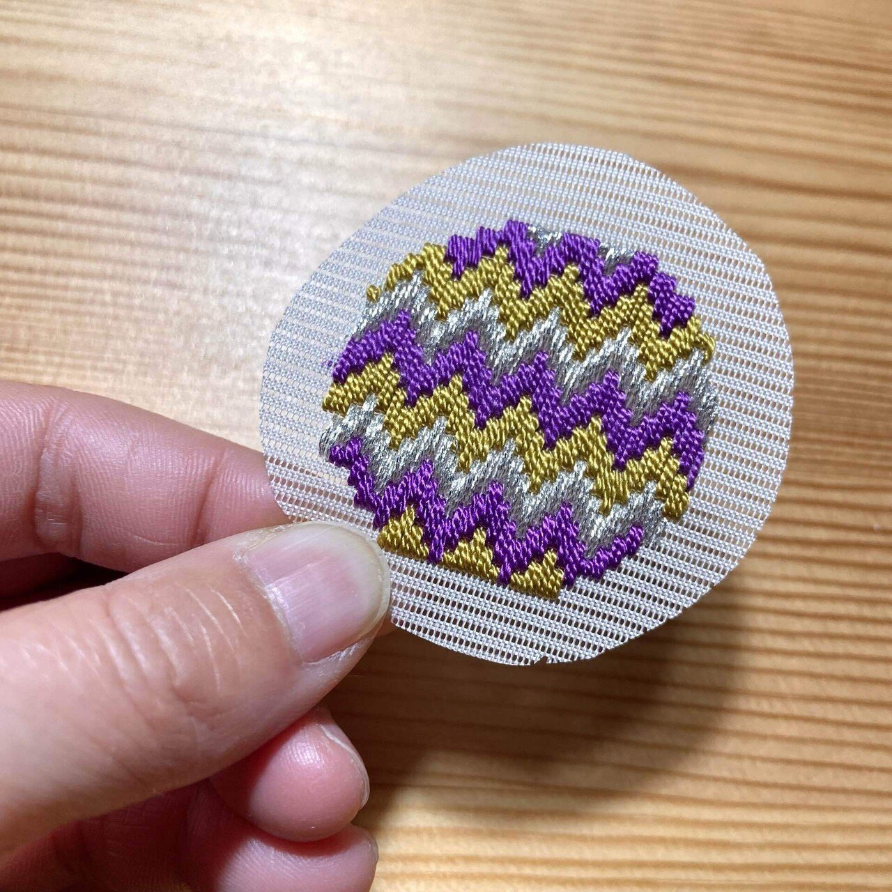 絽刺しのブローチの会 ②山路｜つくるひと あなぐま