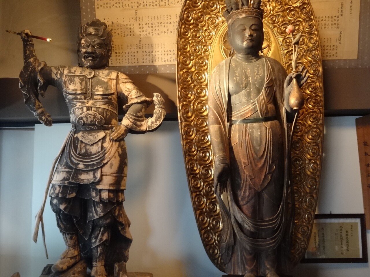 写真撮影OK!仏像は重文だらけ「弥勒寺」は十六菊の薬師如来坐像【名張