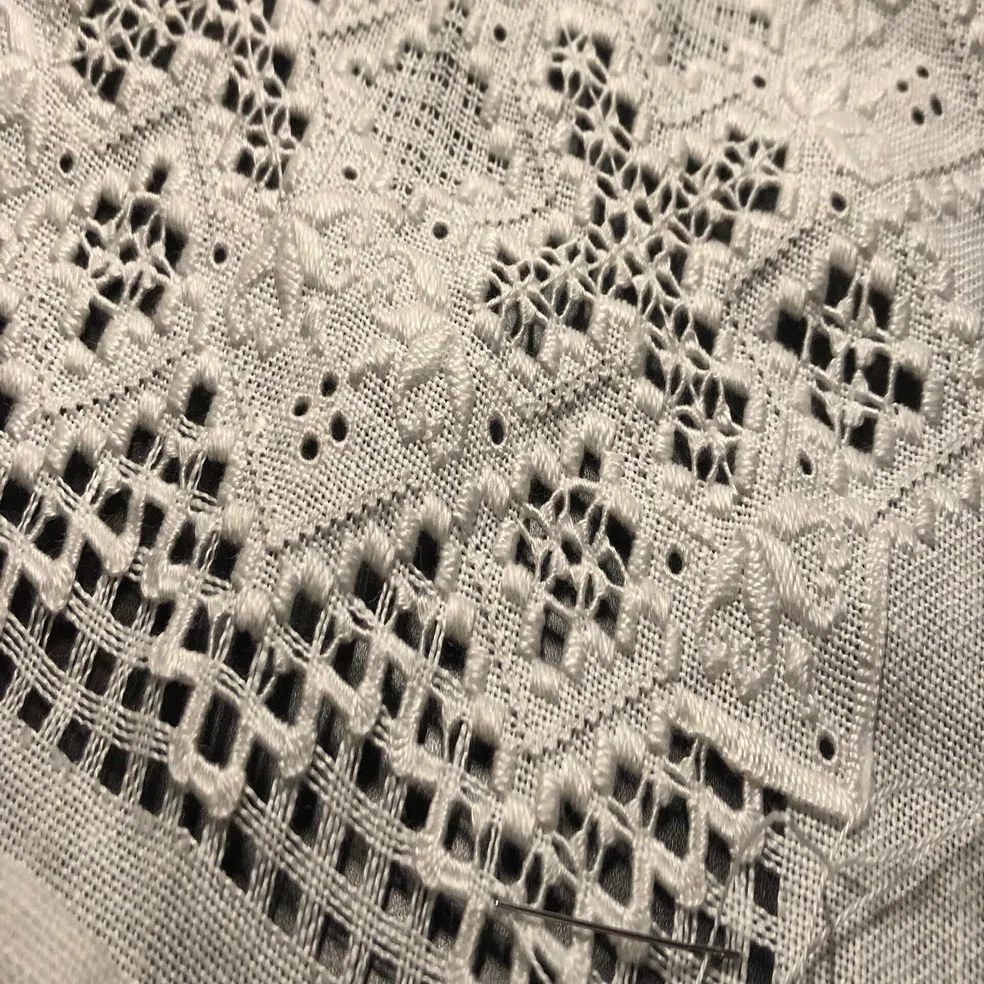 ハーダンガー刺繍 XL 1㎝16本の織り糸の刺繍布での美しさ…私もいつか刺してみたい