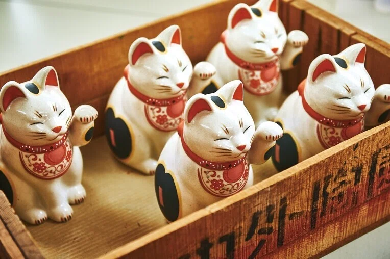 瀬戸の招き猫】1000年超の陶都は猫の町？（愛知県瀬戸市）｜ほんのひととき