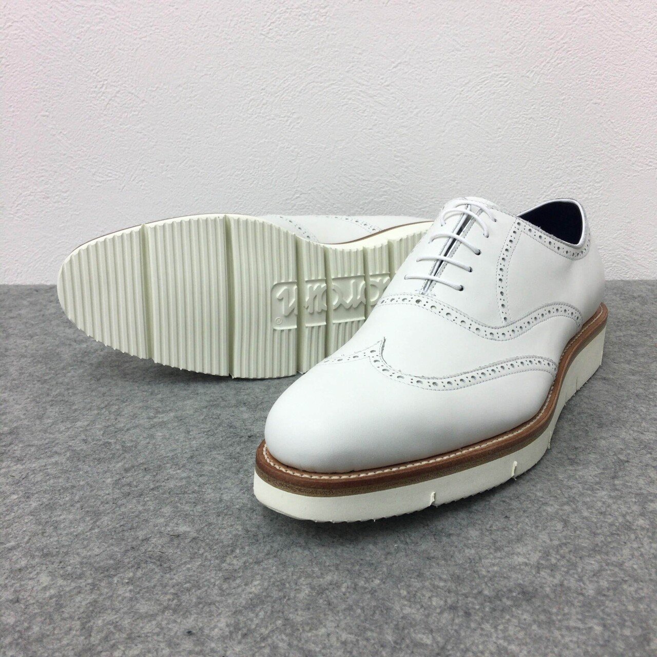 40代メンズ】 意識高い系イケおじには、 ホワイトレザー推し。｜eroejapan