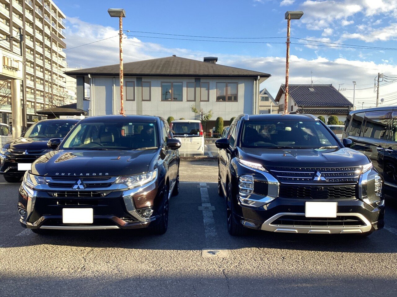 ご納車 アウトランダーphev新旧比べ 春日部三菱自動車販売 株 Note