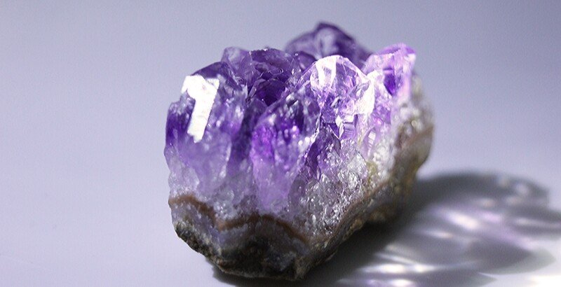 2月の宝石 アメジスト（紫水晶）の魅力について｜Miico