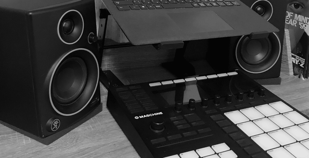 【超美品】MASCHINE STUDIO 　ビートメイク　トランスファーID有 超美品】MASCHINE STUDIO ビートメイク トランスファーID有 超美