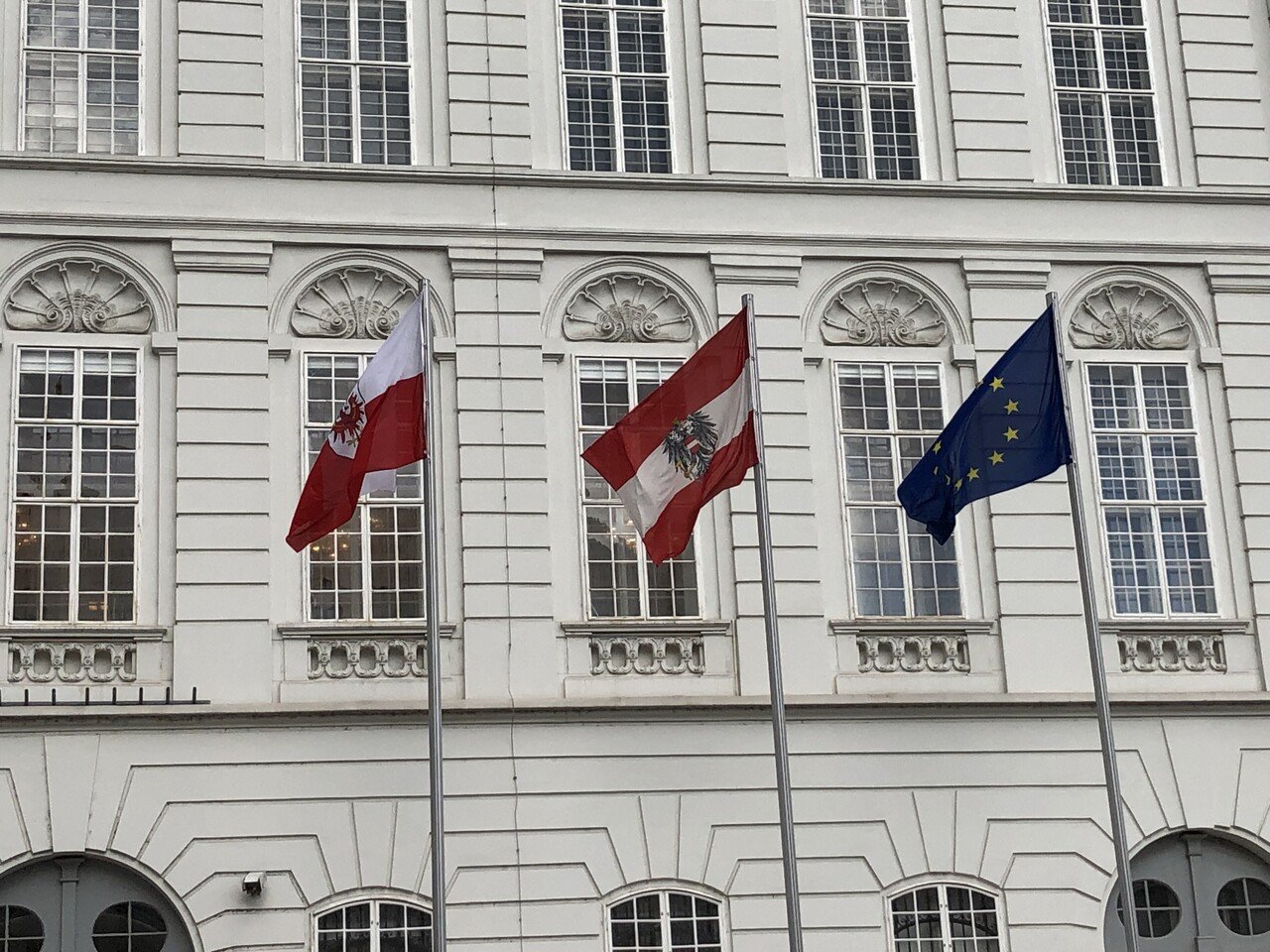 時差を気にしない日々の生活は最高 ウィーン在中は常に日本の時差を気にしつつ仕事や私生活を行っていた 友達や家族に電話する時は常にそのことを意識していた オンライン英会話のレッスンを受けるときでさえも 今 流星 Ryusei 元国際機関職員 37歳から大人の英語 時差を気にしない日々の生活は最高 ウィーン在中は常に日本の時差を気にしつつ仕事や私生活を行っていた 友達や家族に電話する時は常にそのことを意識していた オンライン英会話のレッスンを受けるときでさえも 今 流星 Ryusei 元国際機関職員 37歳から大人の英語